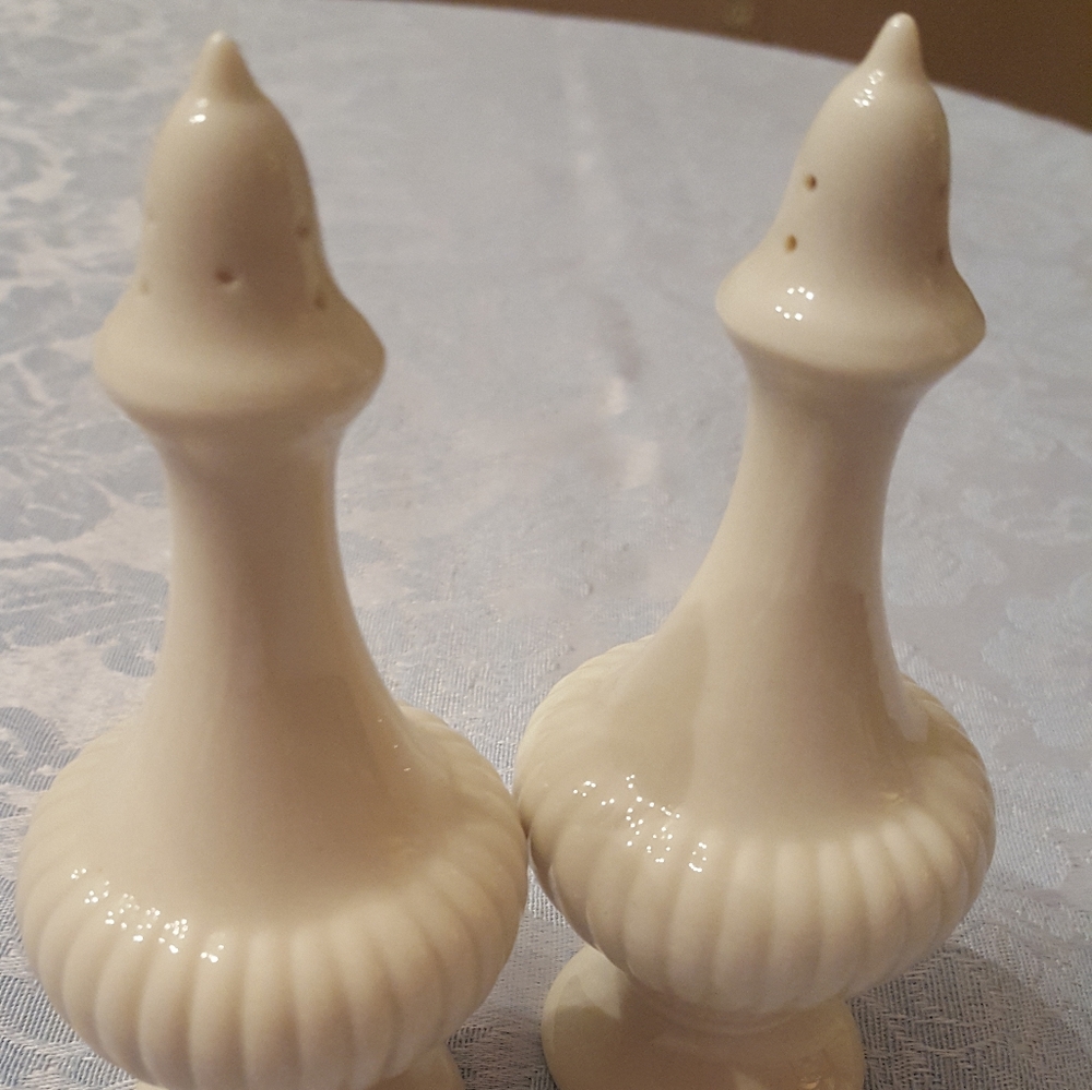 Lenox ivory salt and pepper shakers Essex